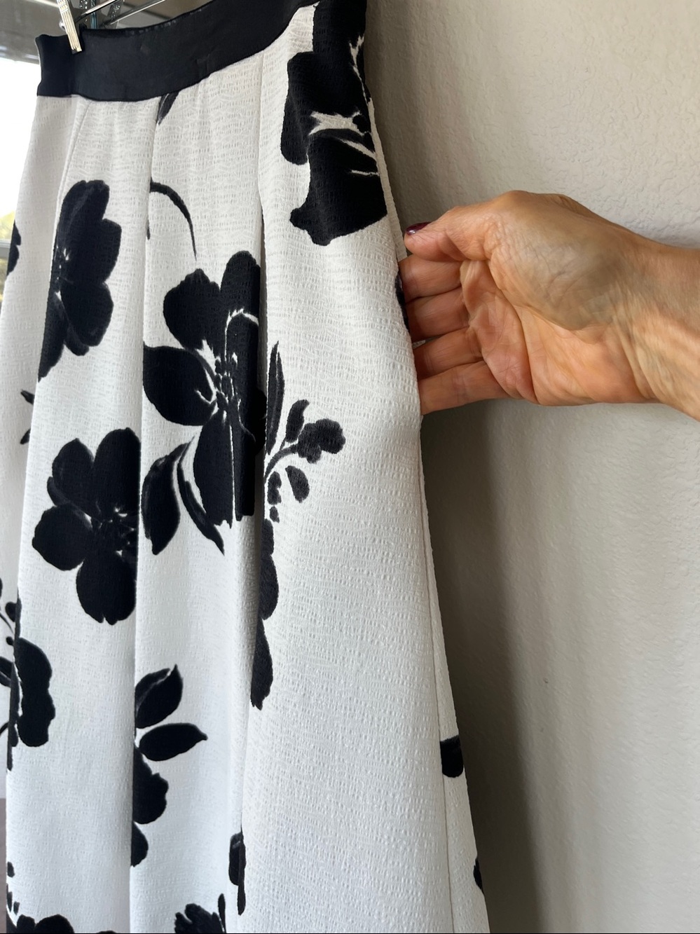 BHWM black & white graphic floral midi skirt  with pockets - 8 - Picture 4 of 11